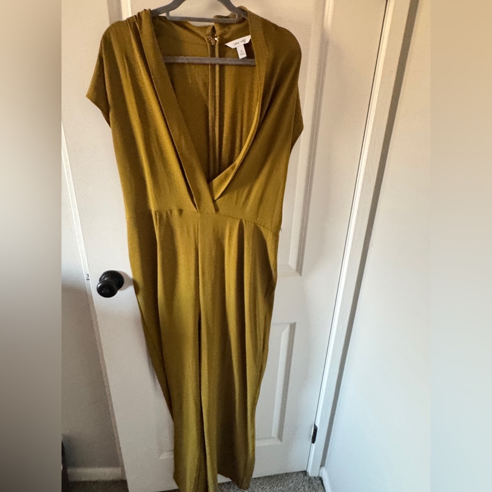 Elegant Mustard V-Neck jumpsuit